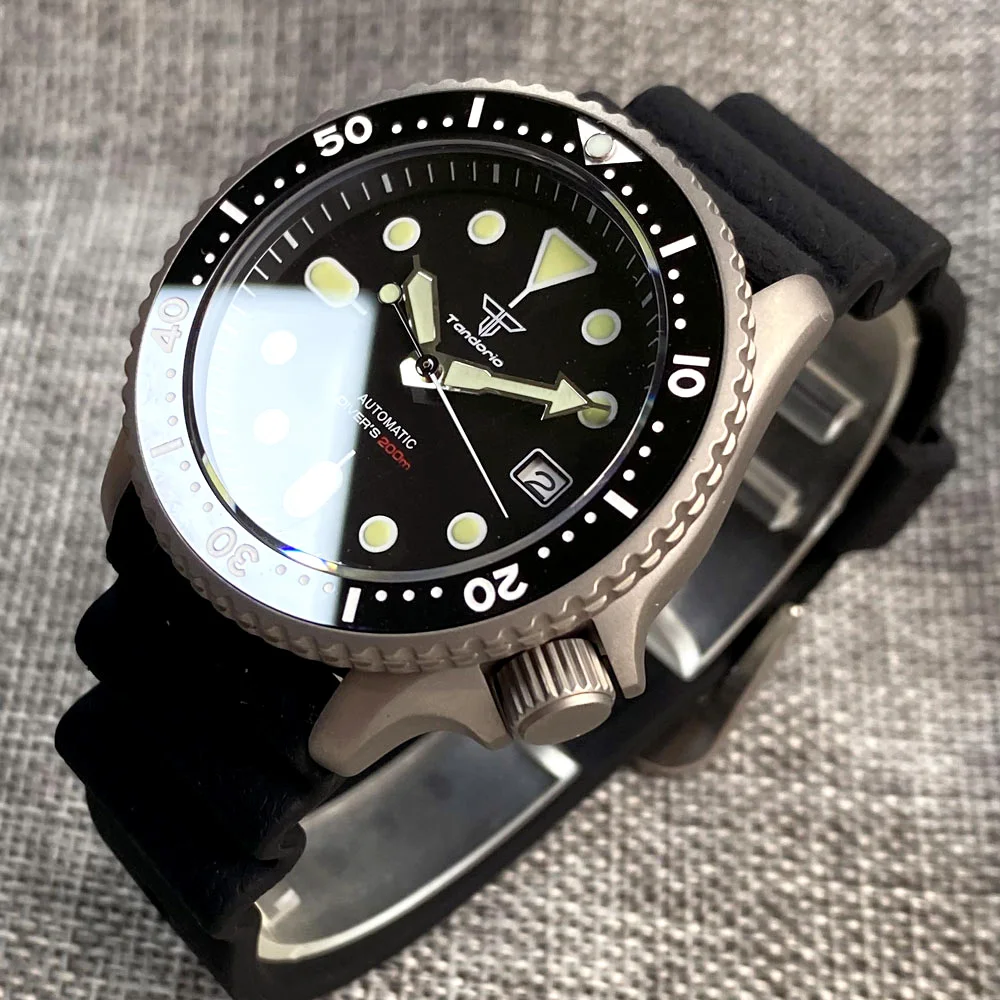 tandorio Titanium Diver NH35A Schwarz Automatik 200M Herrenuhr Saphirglas 3,8 Uhr Datum Gummi Schwarze Keramiklünette 3