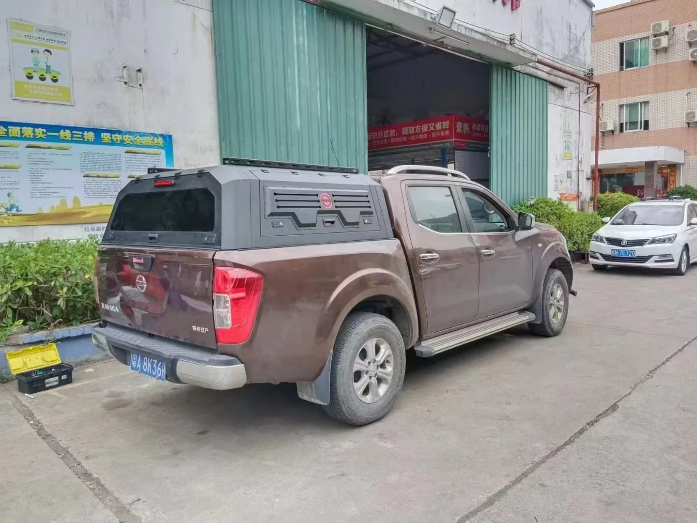 pickup truck topper hardtop with Emergency Recovery Board hard top navara canopy for Nissan Frontier np300 d40 L200 Hardbody