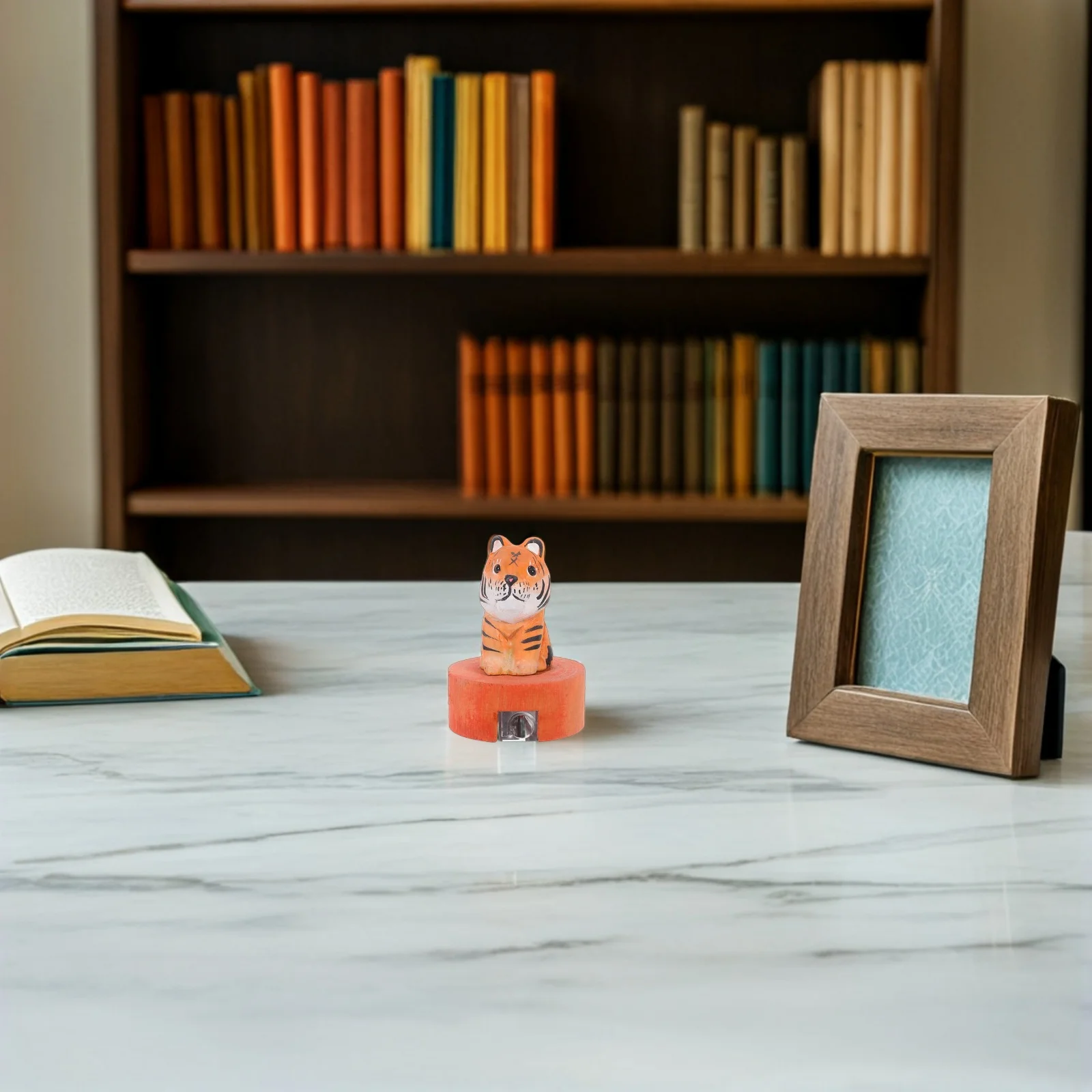 

Cute Wooden Handheld Manual Adorable Desktop School Supplies Portable Classroom Essentials Animal Design Crayons