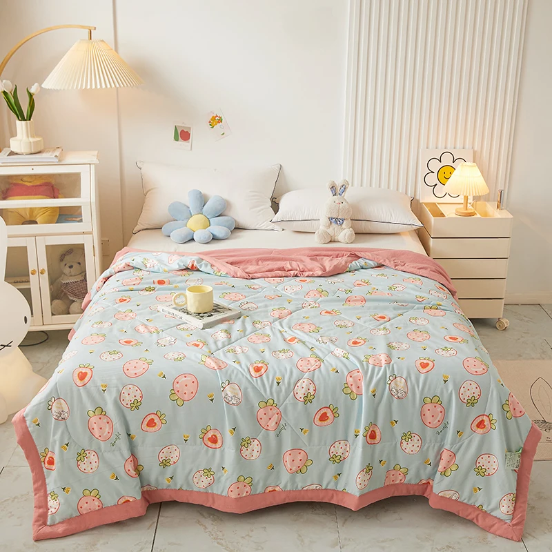 Strawberry Summer Quilt, Cute Fruits Pattern Air-Conditioning Quilt, Thin Washable Blanket Four Seasons Bedding Thin Comforter