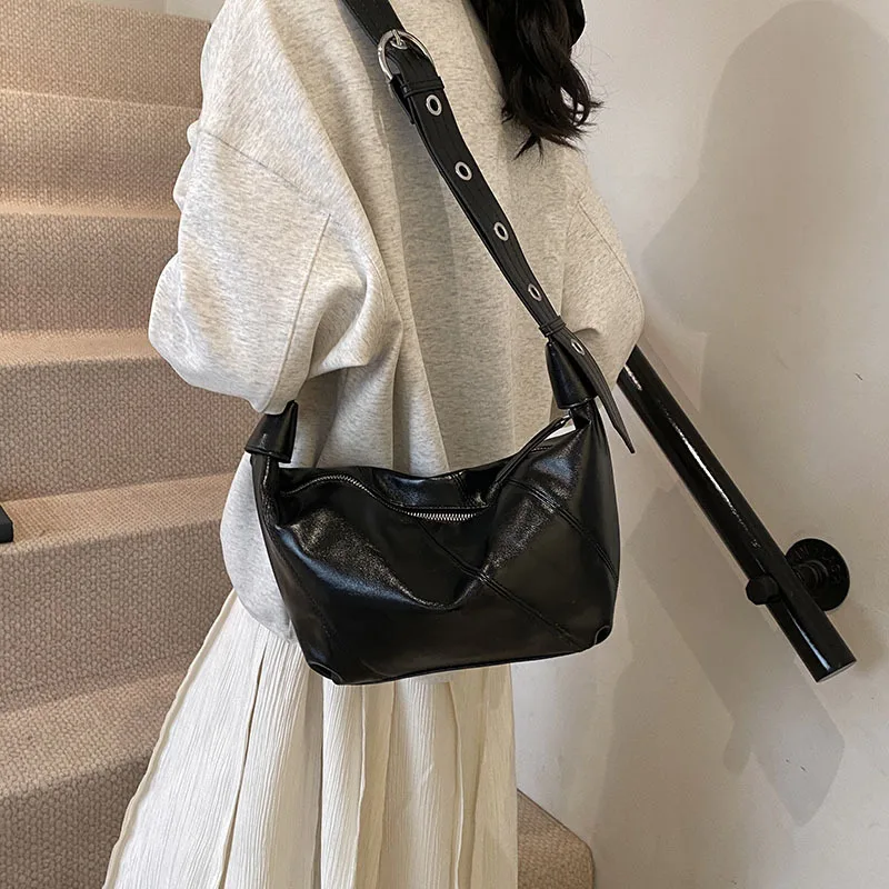 

2025 New! Large - Capacity, Spacious, Functional, Versatile Women's Bag. Simple Retro Shoulder Messenger Tote for Fashionistas