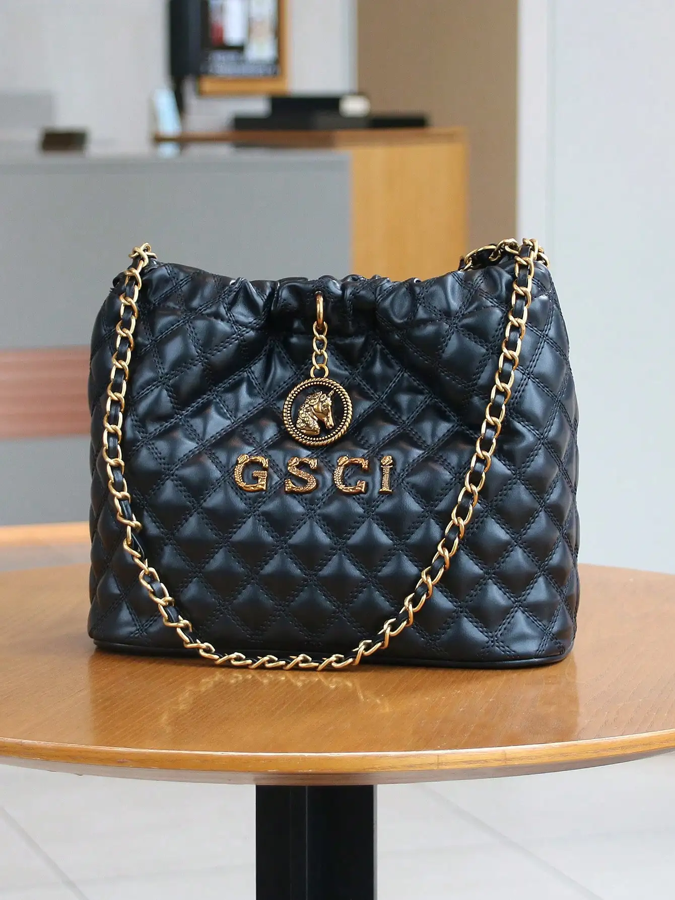 

Модная сумка-ведро 2026 года с бриллиантовой цепочкой, вместительная, на плечо, люксовая, модная, для ношения под мышкой