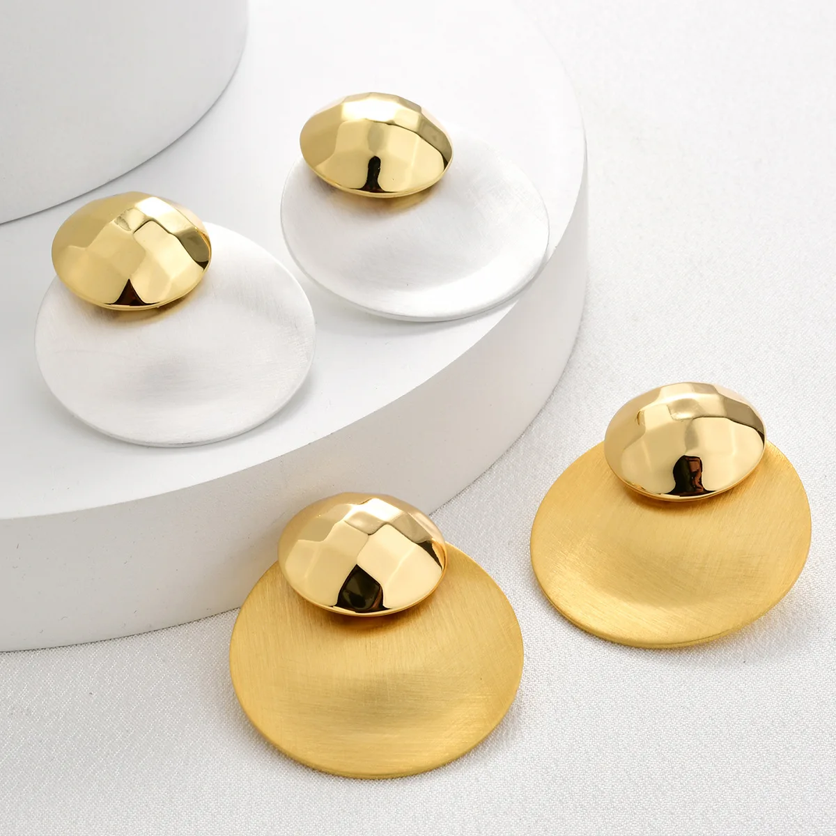 Fashion round matte brushed stud earrings, atmospheric light luxury, high-end sense, personalized trendy earrings, ear jewelry