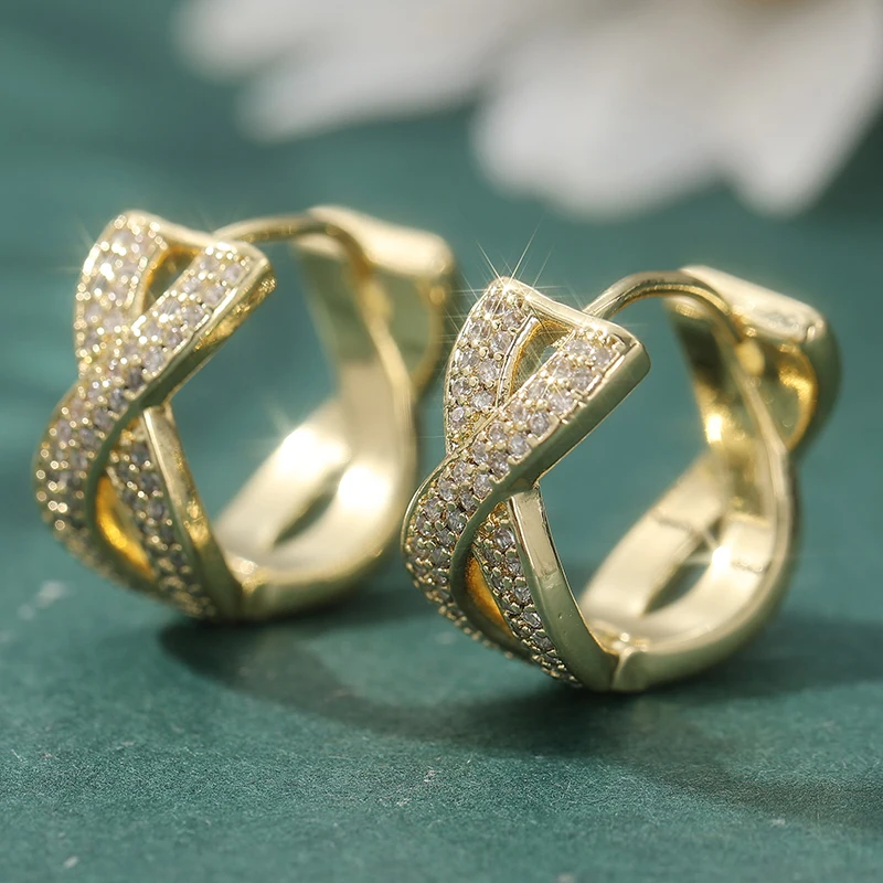 Luxuriöse Goldfarbene Weiße CZ-Creolen Damen-Ohrringe Metall Handgeschnitzte Geometrie für Party und Alltag – Detail 1