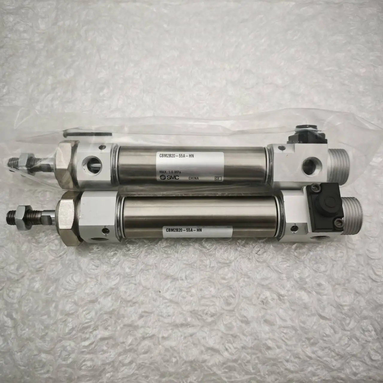 أسطوانة SMC أصلية ذات قضيب واحد مزدوج المفعول CBM2B20-55A-HN مع أسطوانة قفل طرفية