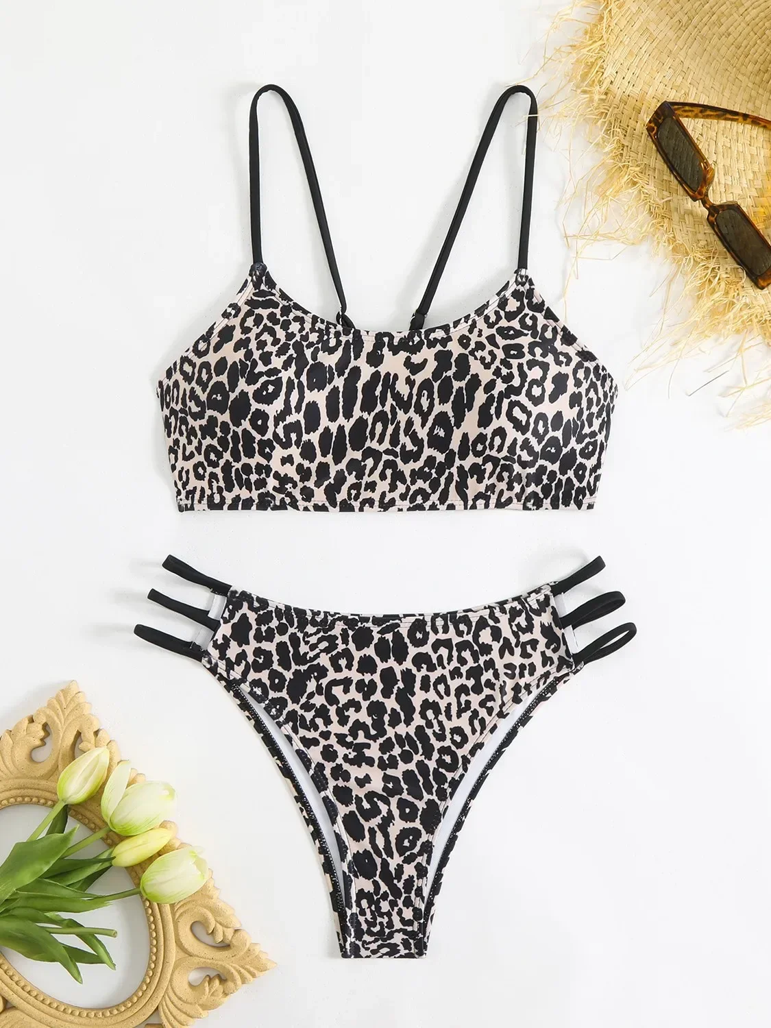 Conjunto de Bikini de retazos con estampado de leopardo negro para mujer, traje de baño Sexy de cintura alta con realce calado, traje de baño 2025