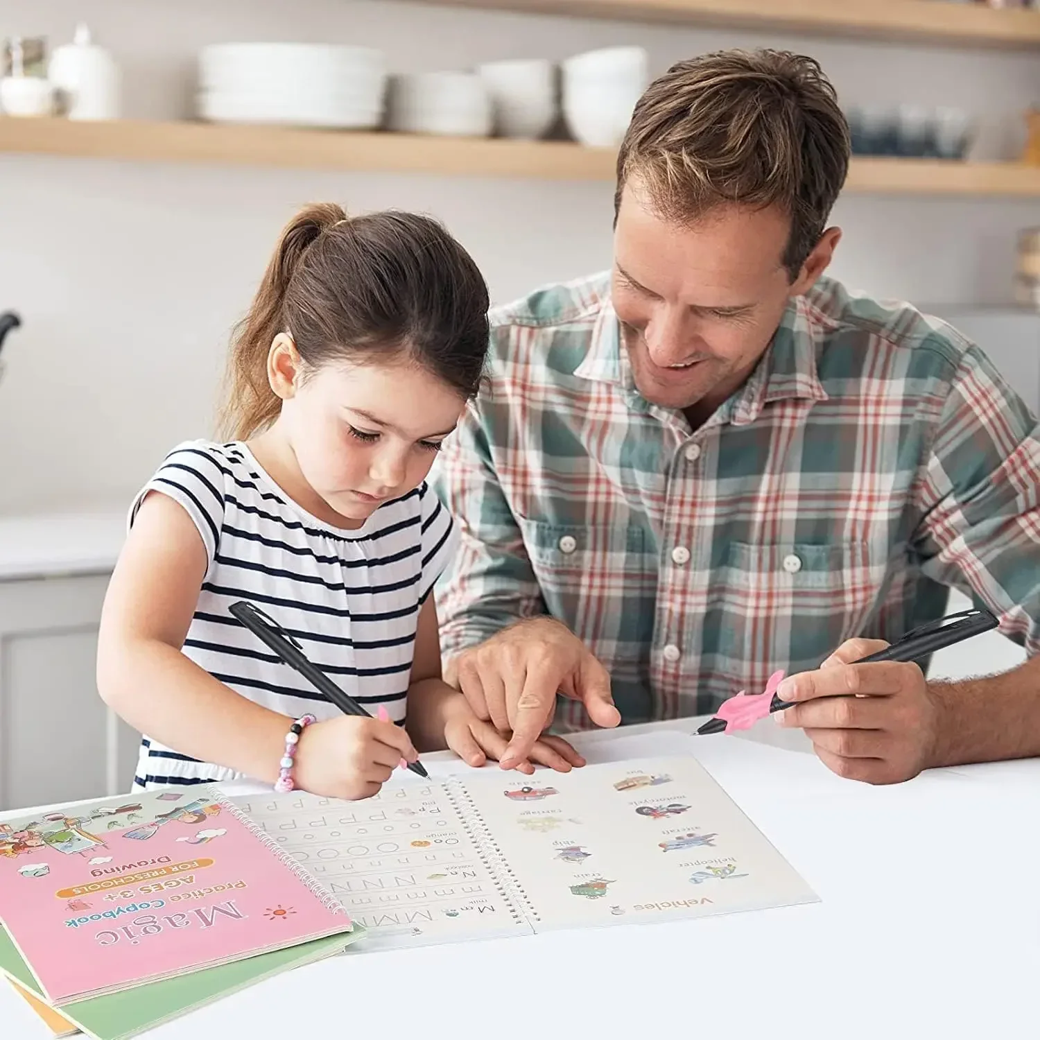 4 Bücher Hefte Stift Magie Kopie Buch kostenlos abwischen Schreiben Aufkleber Praxis für Kalligraphie Kinder lernen Bücher Rillen Design