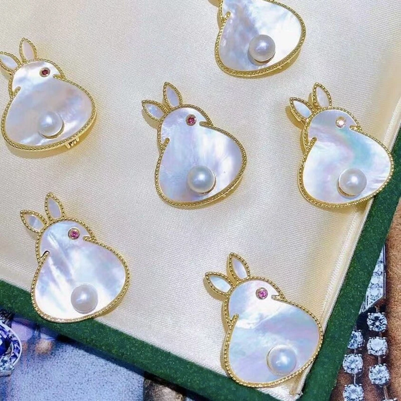 Natural Freshwater Akoya Round Pearl Brooch Cute Rabbit Seawater Mother Shell Exquisite Carved Breast Flower Pendant Dual Use