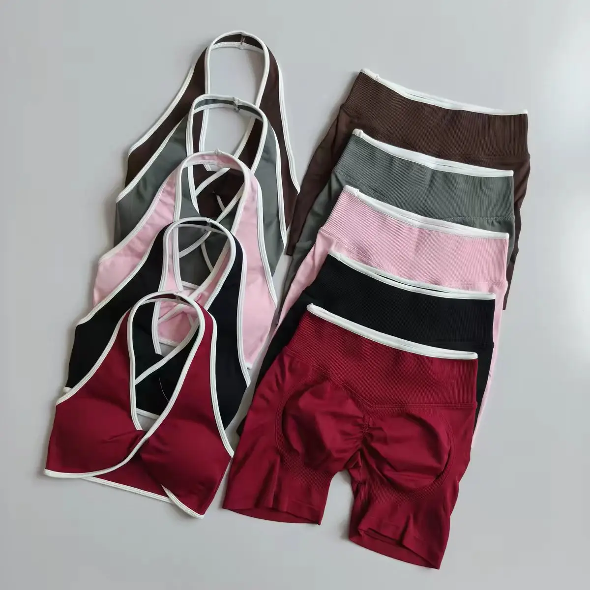 Ensemble de sport 2 pièces sans coutures pour femme : Soutien-gorge de sport push-up + Short taille haute extensible effet push-up fessier, tenue sexy contrastante pour la course, la gym et le fitness