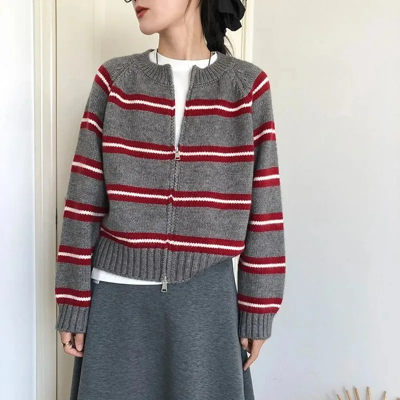 

2025 Autumn and Winter New Korean Style Loose Lazy Round Neck Striped Knitted Cardigan Women’s Versatile Sweater Jacket Top