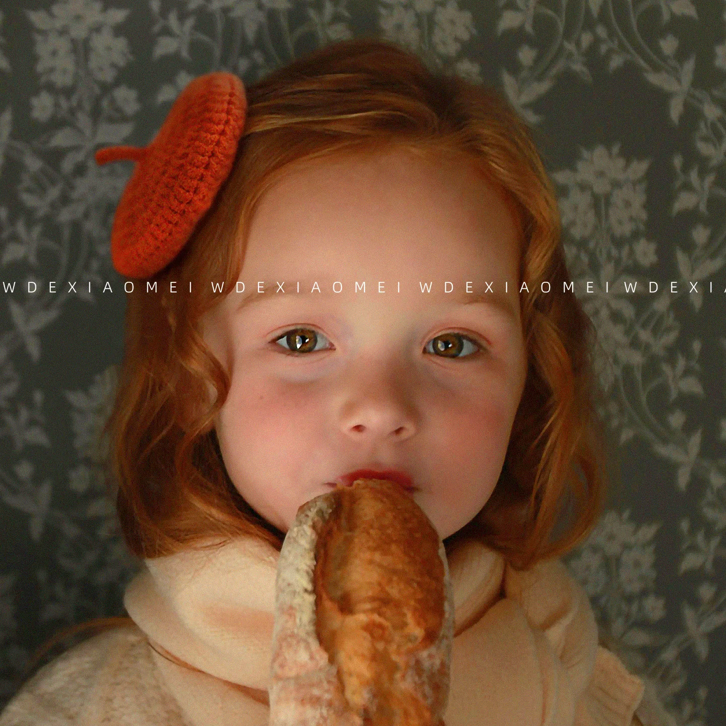 

Вязание ручной работы из шерсти, маленький берет, шапка, заколки для волос, головные уборы для девочек, милая заколка для волос сбоку с зажимом, новогодние аксессуары для волос