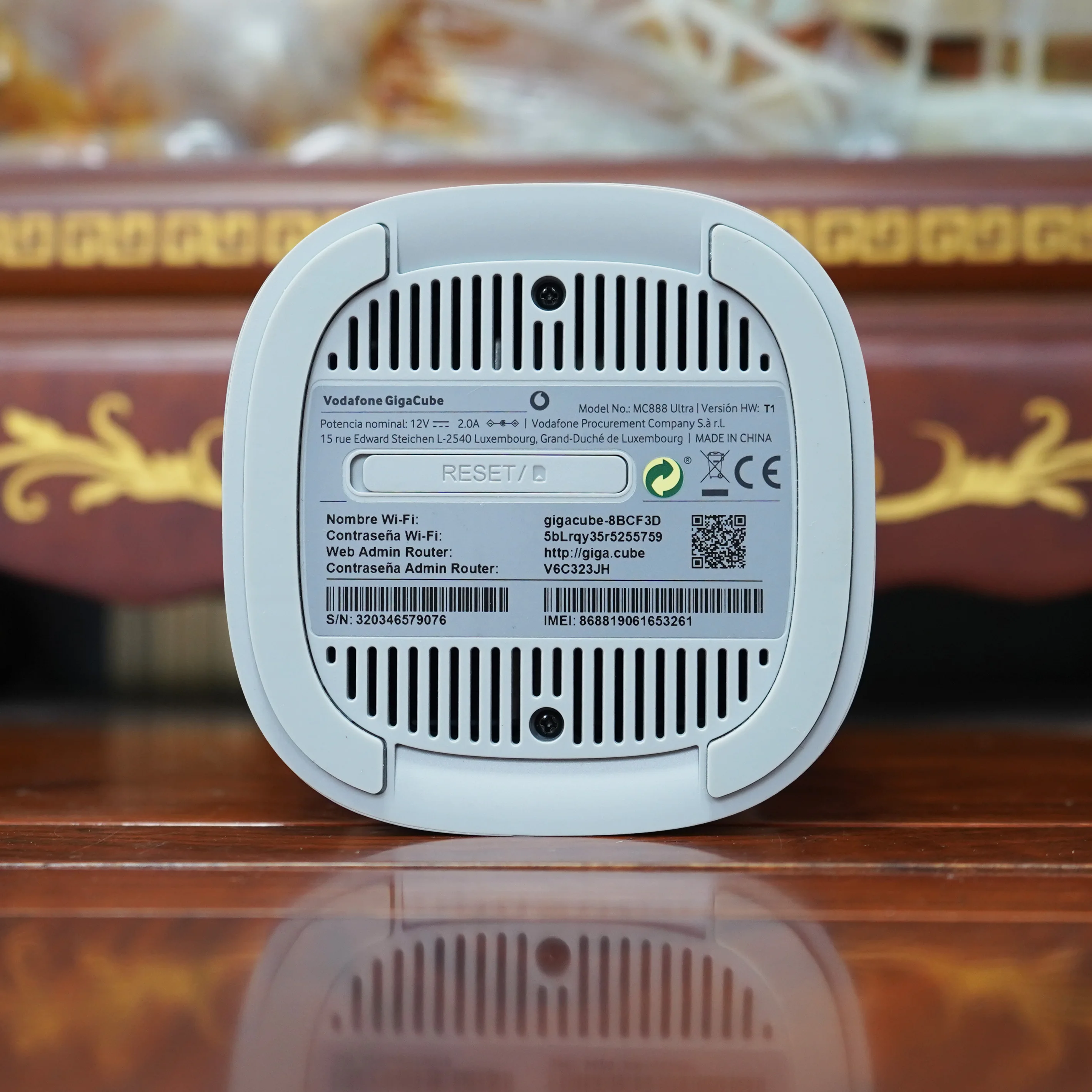 Vodafone MC888 Ultra – odblokowany router domowy 5G z obsługą WiFi, szybkie połączenie WiFi 6, prędkość do 3,8 Gbps, elegancki design i niskie zużycie energii. — zdjęcie produktu 5