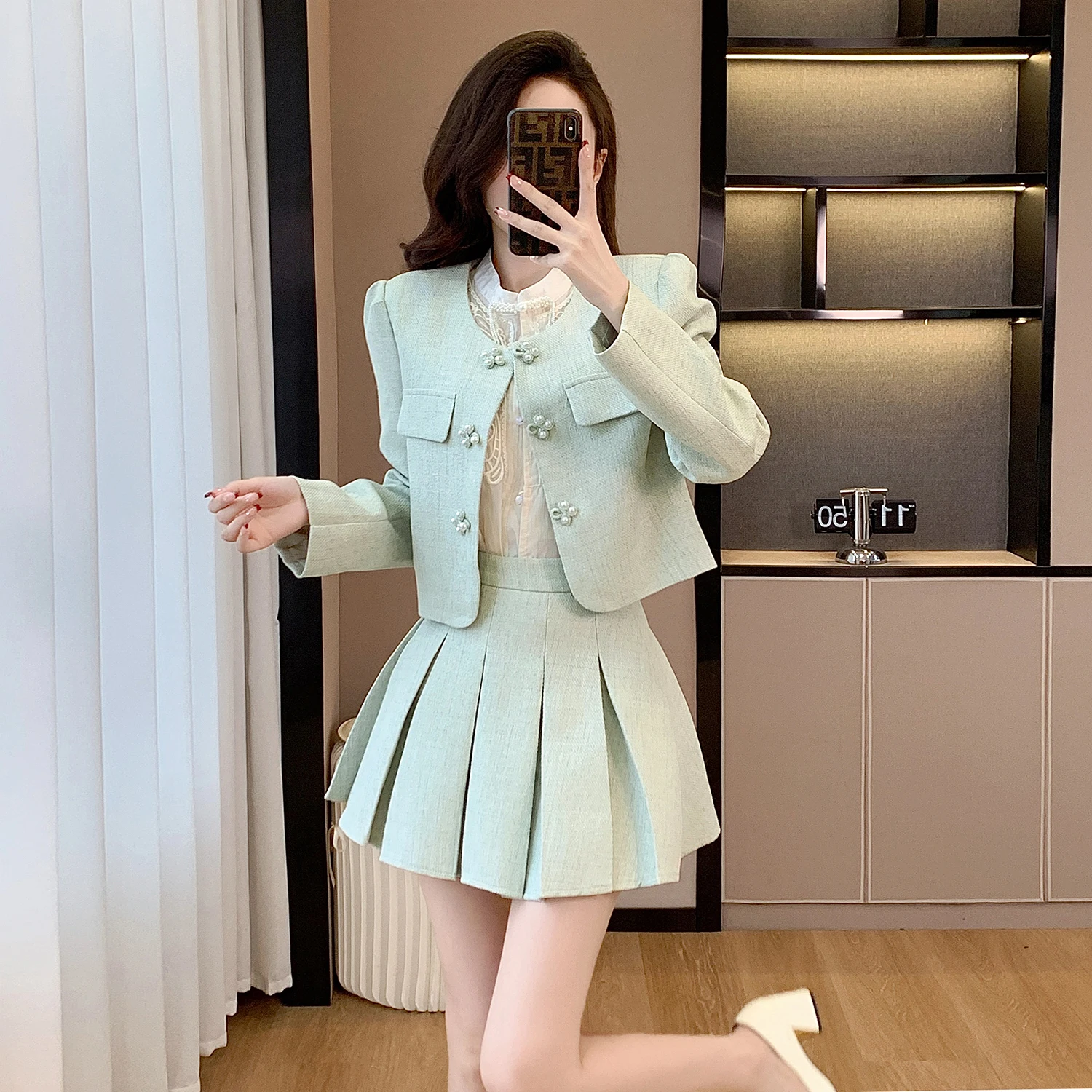 

UNXX Rich Girl's Tender Chic Style Suit for Spring 2024: French-style High-end Tassel-edged Coat and Half-skirt Two-piece Set