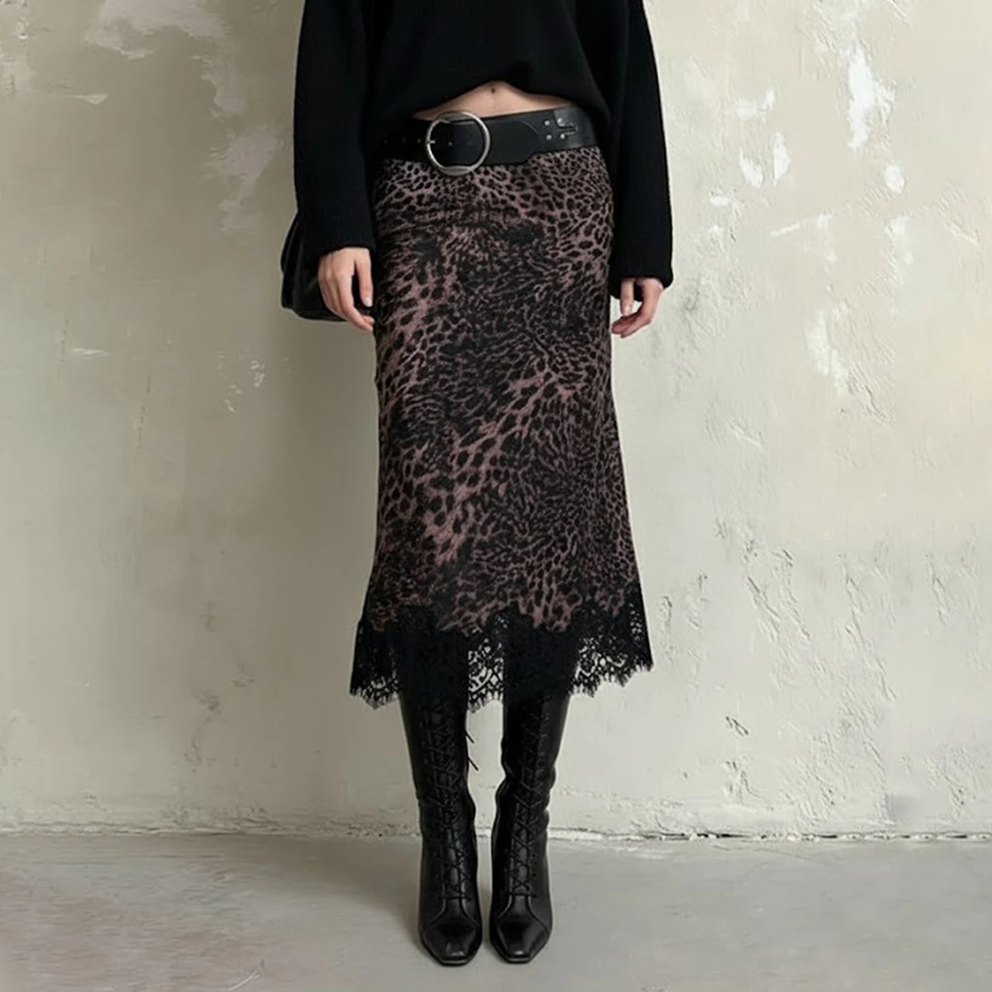 

SUCHCUTE Vintage Low-Waist Leopard-Print Lace Patchwork Skirt Y2K Streetwear Lace Trim Hem Long Skirt Elegant Aesthetic 2025