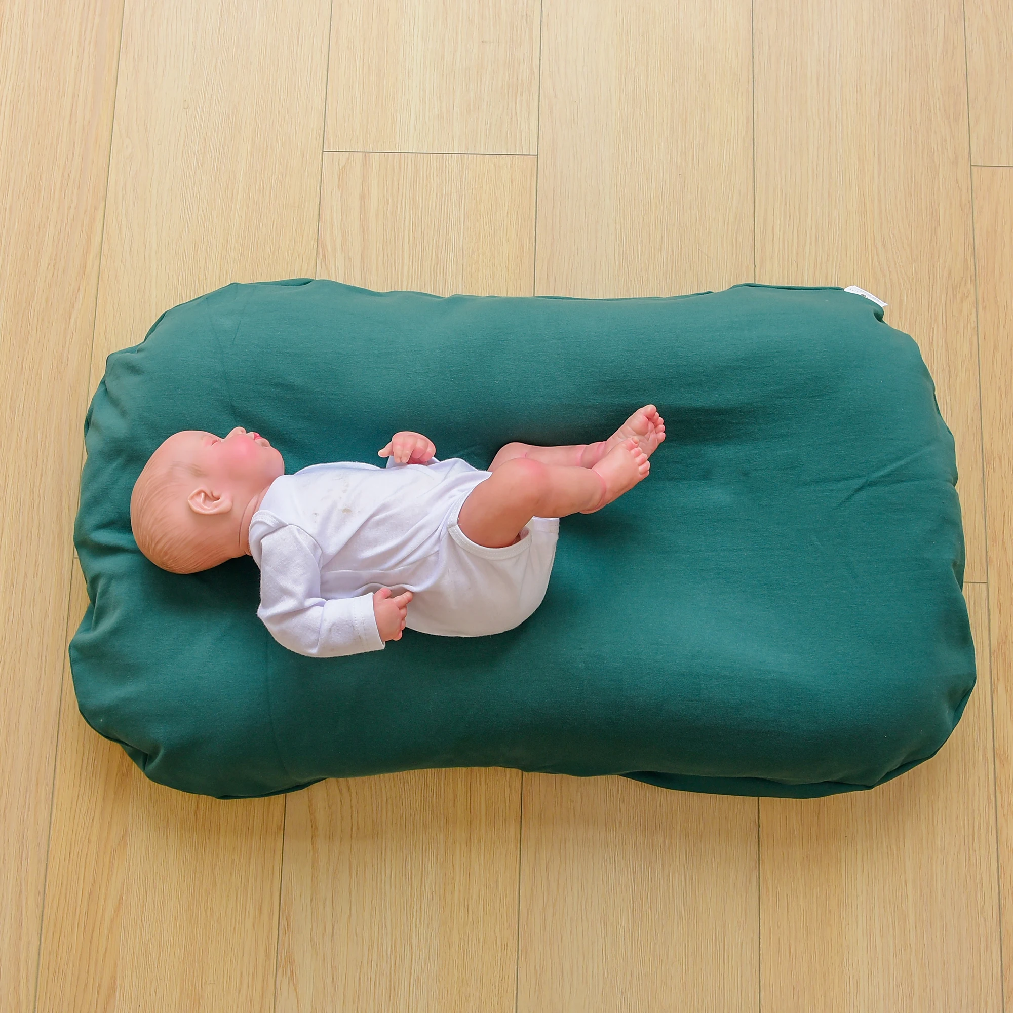 

A solid color newborn uterus bionic bed portable removable and washable folding comfortable crib middle bed