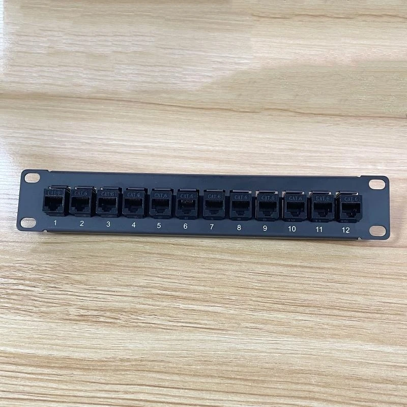 Il pannello patch CAT6 a 12 porte supporta la parte posteriore CAT6 non schermato per cablaggio codificato T568A/B per cavi di rete RJ45 Rack/Mou da parete