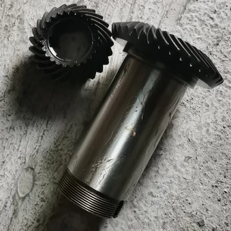 

machine accessories T6216D/8 floor type boring machine accessories spiral bevel gear Z25/35 inner 45 high 180
