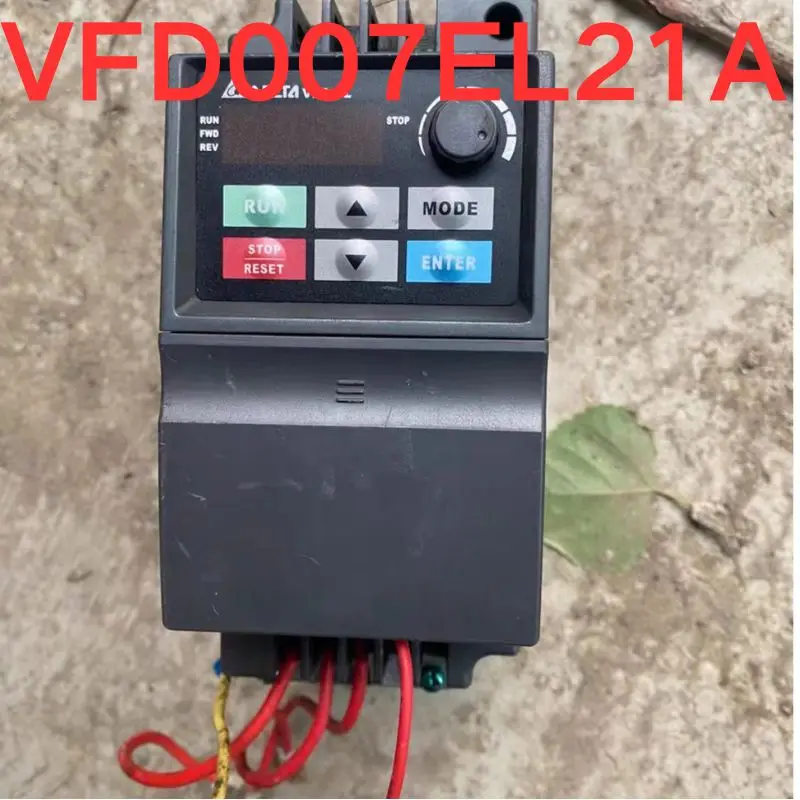 Second-hand test OK  0.75KW inverter VFD007EL21A