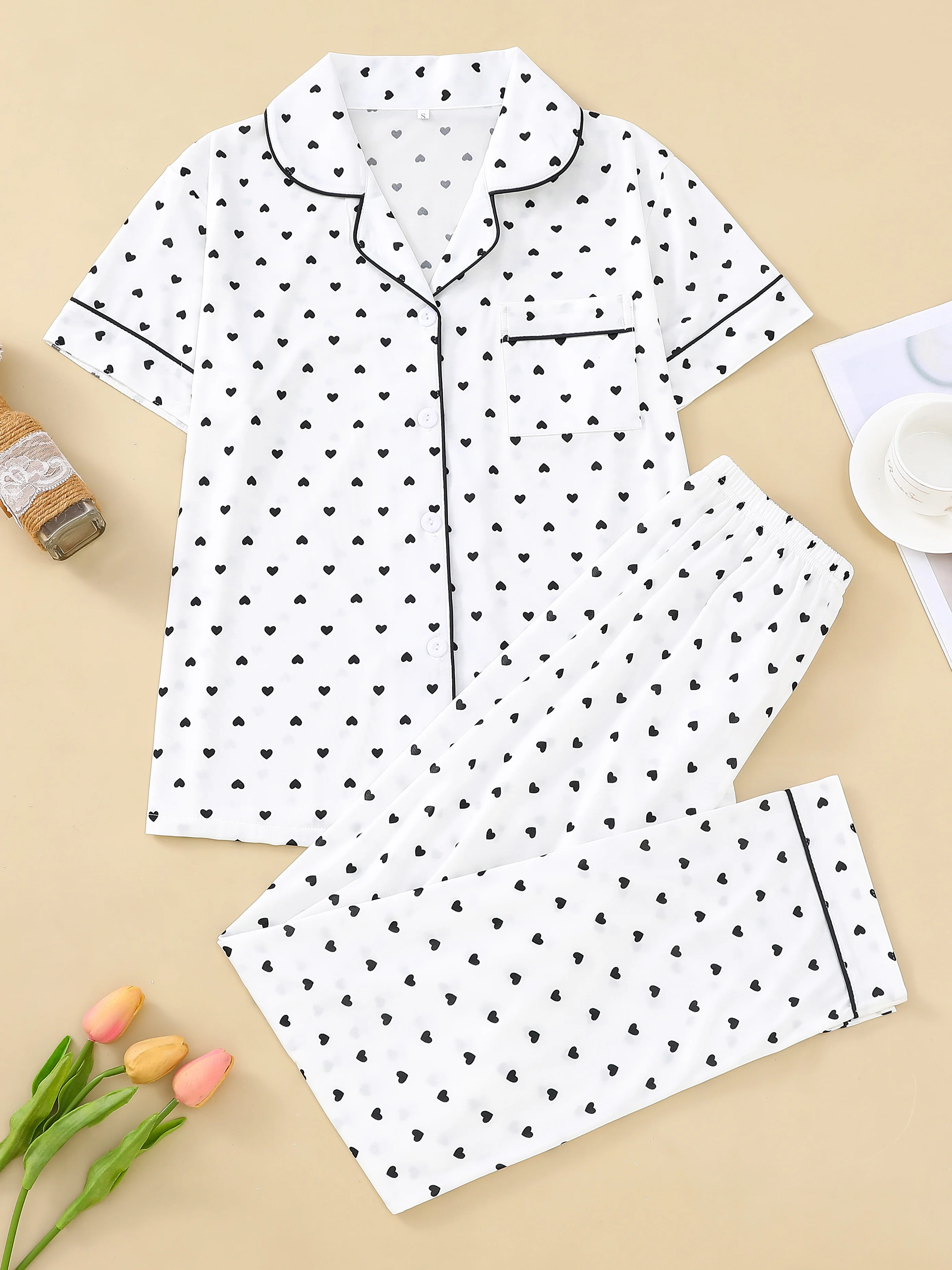 Casual heart-print women\'s pajama set Short sleeved button-down lapel top and elasticated waistband trousers Women\'s loungewear