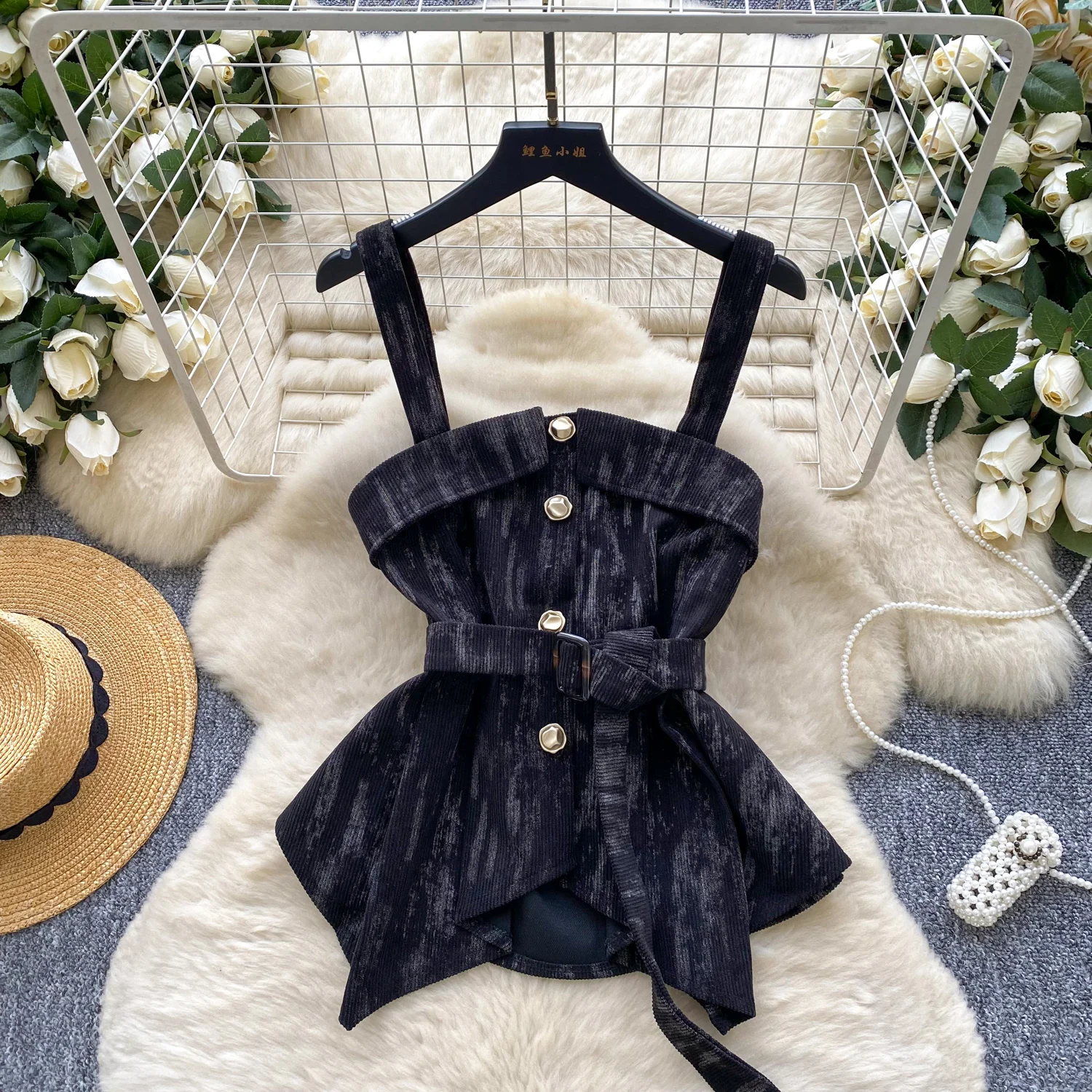 

Модный жилет на бретельках с поясом, женский осенне-зимний топ с нерегулярным подолом и скользящим верхом, закрывающийся на одной пуговице