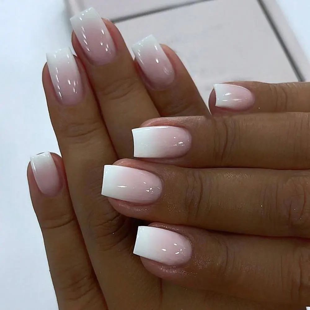 120 Stück Rosa-Weiß Verlaufende Glänzende Mittellange Quadratische Süße Französische Künstliche Nägel Y2K Vollständig Bedeckende Falsche Nägel für Tägliches Tragen D%3D