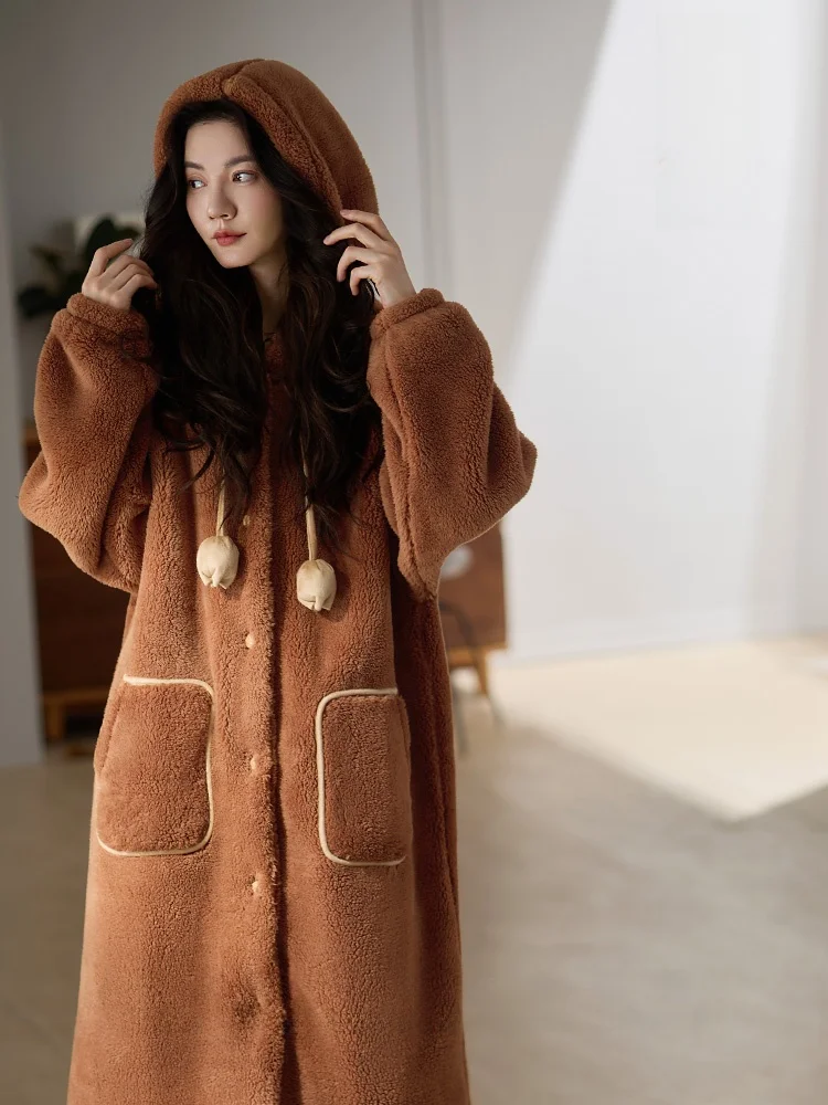 nidie-vestaglia-invernale-calda-in-pile-corallo-ideale-per-la-notte-dal-design-retro-e-grazioso-con-cappuccio-di-media-lunghezza-adatta-anche-per-l’uso-all’aperto-e-come-abbigliamento-da-casa