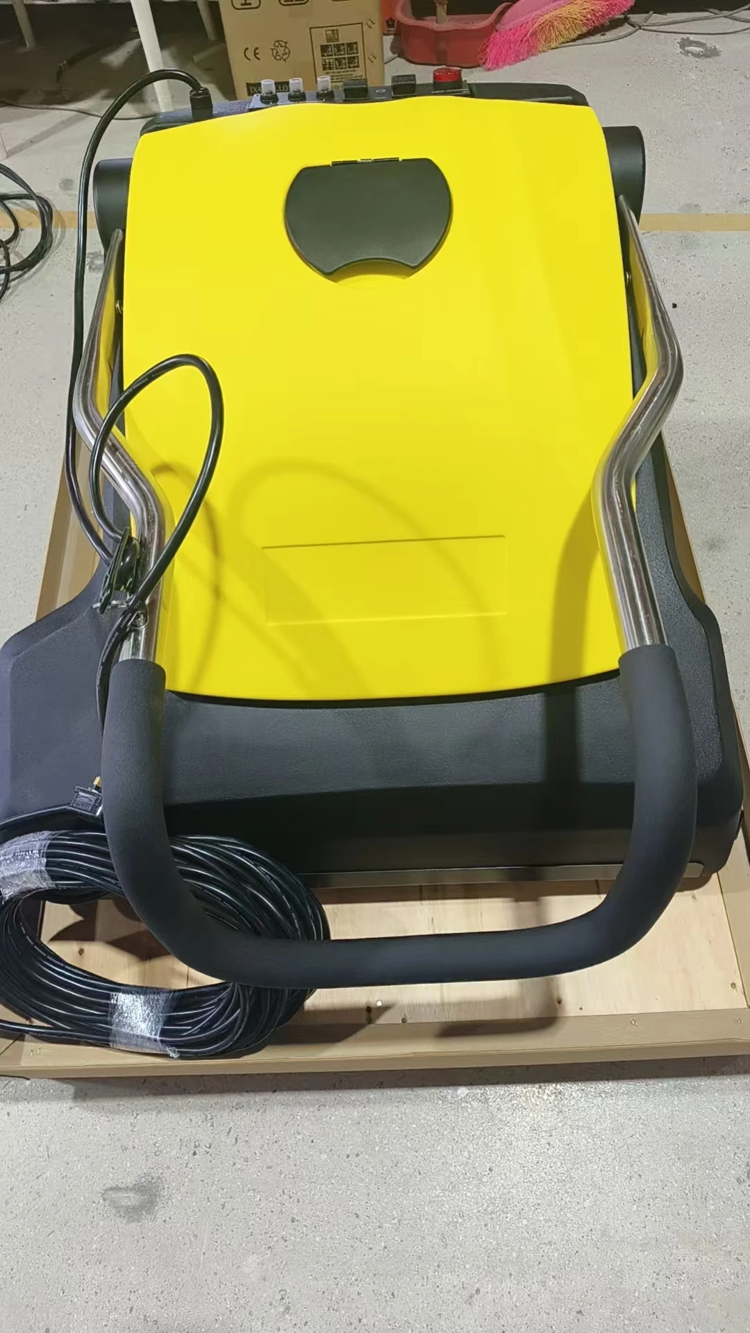 New Hand Push Innovative Design Efficient Carpet Cleaning Machine 35L Dust Bag  Carpet Vacuum Cleaner 660mm Width
