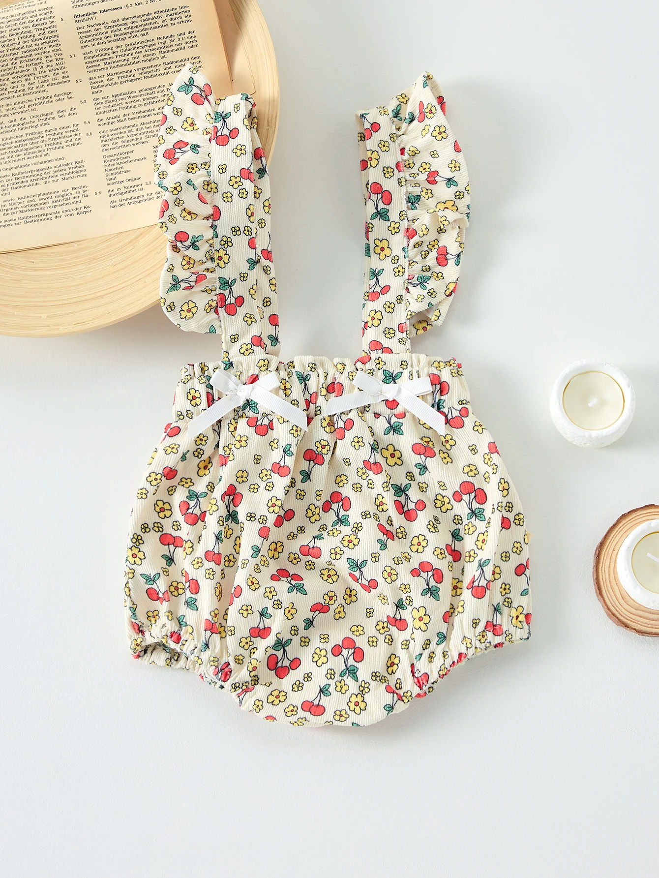 Koreanische Version der weichen Spitzen-Babytrage für kleine Mädchen – Niedliche kleine Kirsche – Stilvolle Babykleidung