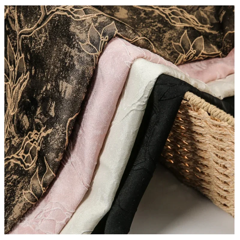 Les fabricants sans souci fournissent un tissu jacquard de lys au tempérament classique pour un tissu de gilet cheongsam Hanfu pour femmes.