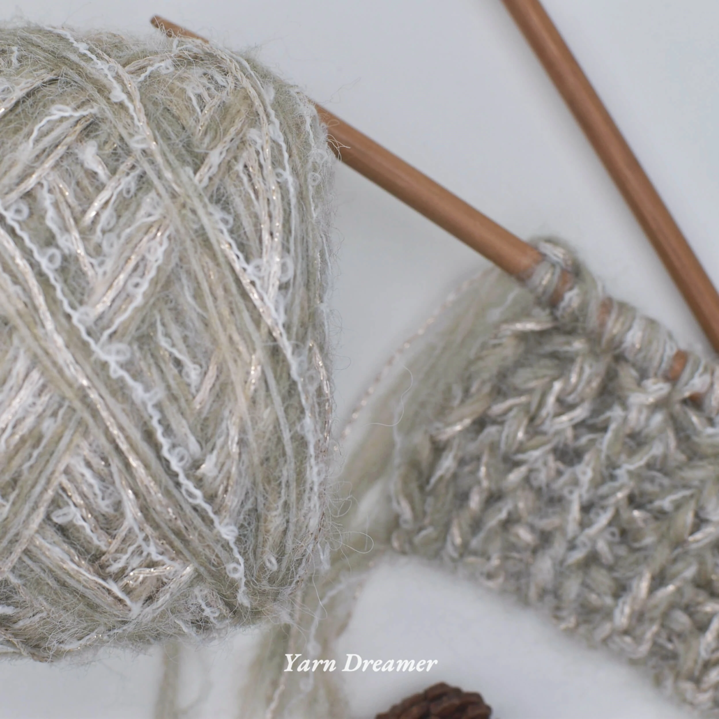 

Beige Knitting Yarn with Glitter Yarn Art Grey Fluffy Yarn for Crochet Wool Yarns for Knitting and Crochet Thick Yarn 100g