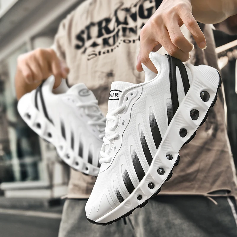 

Модные и персонализированные спортивные кроссовки на мягкой подошве. Дышащая и легкая уличная спортивная обувь для пар.