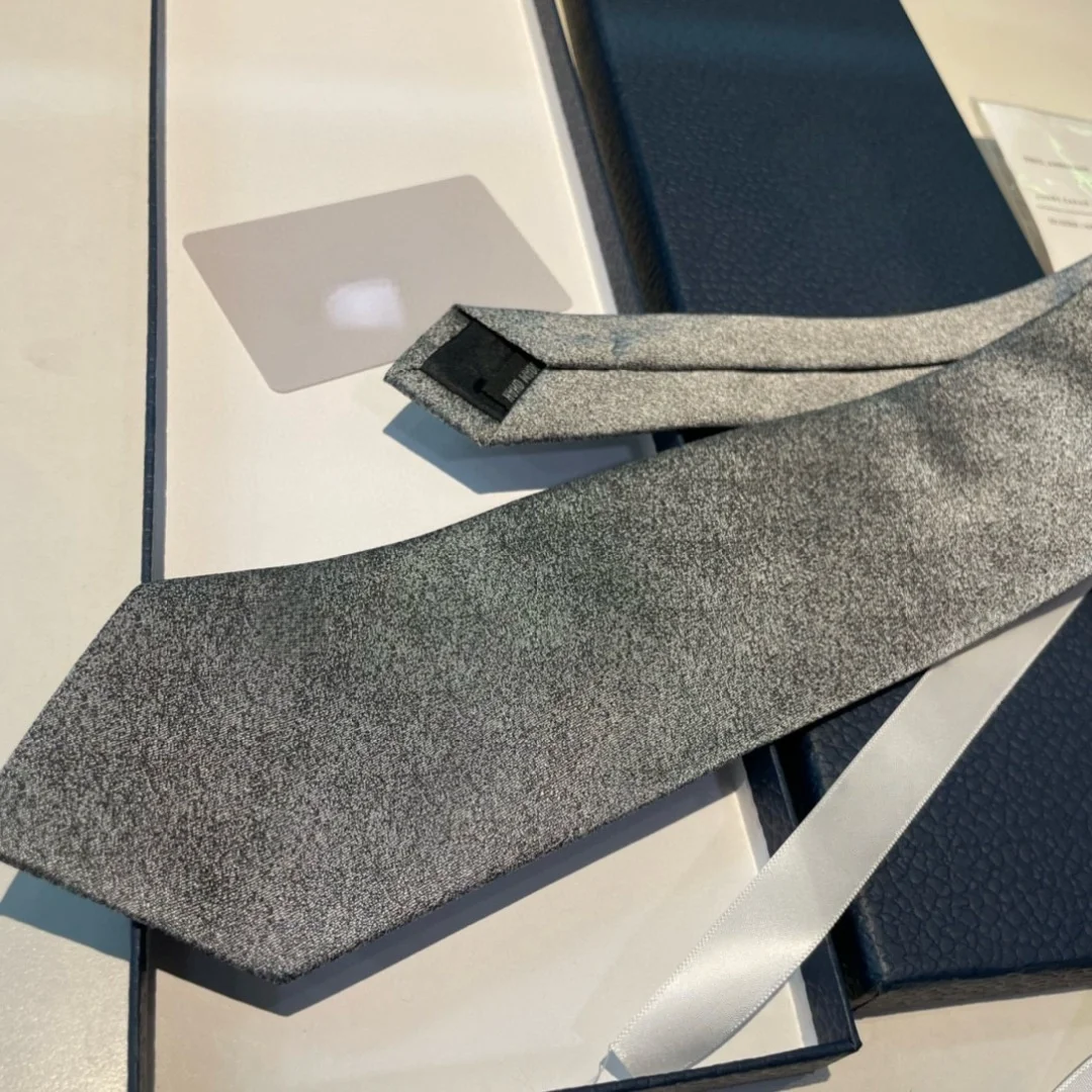 Cravatte da uomo di marca di lusso regalo di festa fatte a mano 100% twill di seta di alta qualità morbida sulla pelle stile CD papillon formale da lavoro