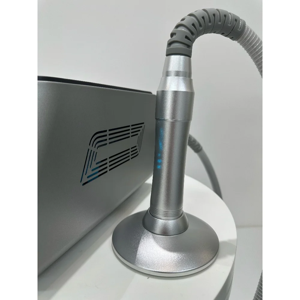 أحدث آلة العلاج الطبيعي الكهرومغناطيسي Eswt المبردة بالماء وضعف الانتصاب وتركز على آلة العلاج بالمستخدمين