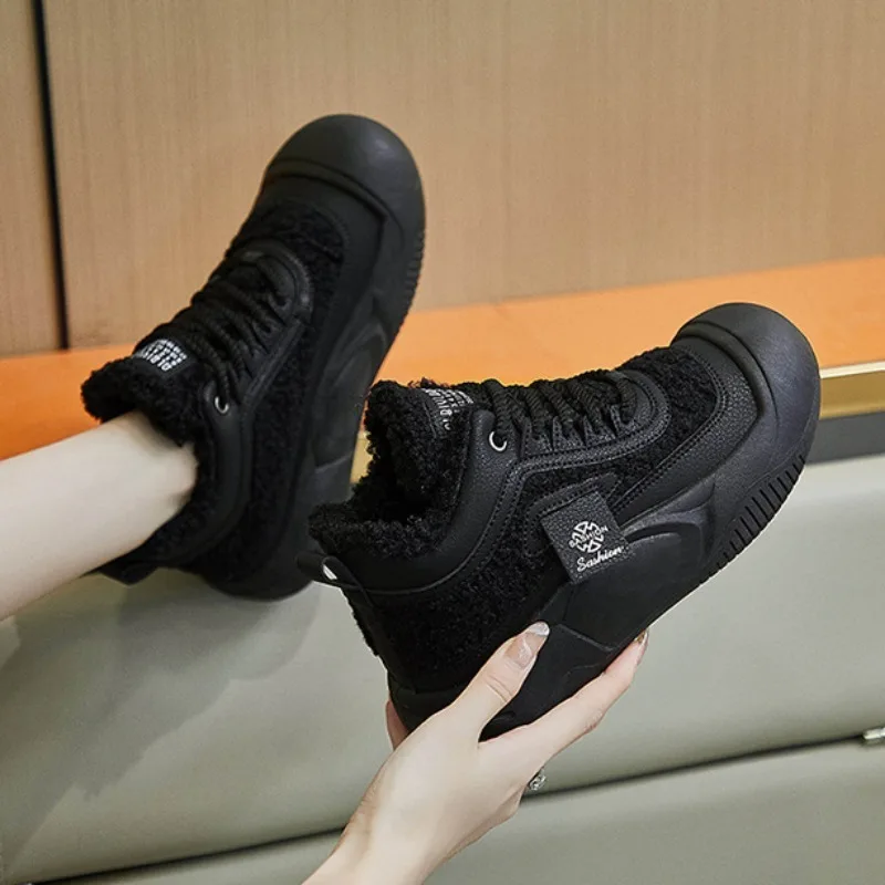 Lamb Plush Thick Sole with Increased Comfort Board Shoes Fashionable and Breathable Plush Insulation Casual Sports Shoes