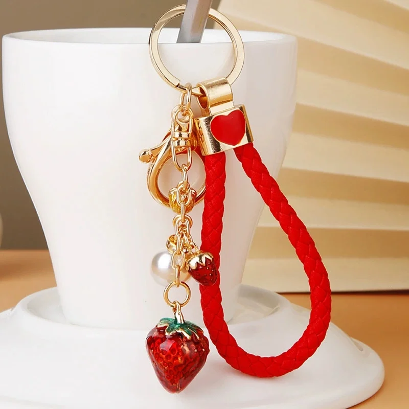 Lovely Red Strawberry Rhinestones Setting Keychains Kawaii Fruit Pendant Crystals Alloy Keyrings Cute Girl Woman Fashion Jewelry