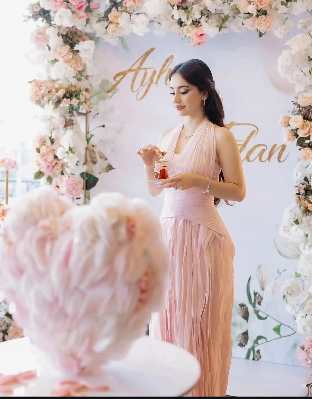 

Ofherown Pink Tiered Ruffles Chiffon Evening Dresses Halter Neck Corset Prom Gowns Pleat Vestidos De Noches for Wedding Gala