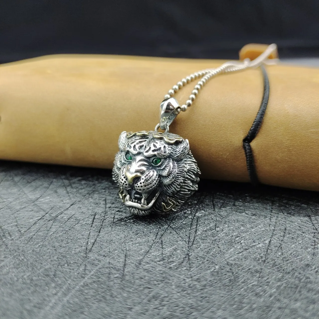 Domineering personalized men's versatile necklace pendant sterling silver fashion retro hipster Thai silver tiger head pendant