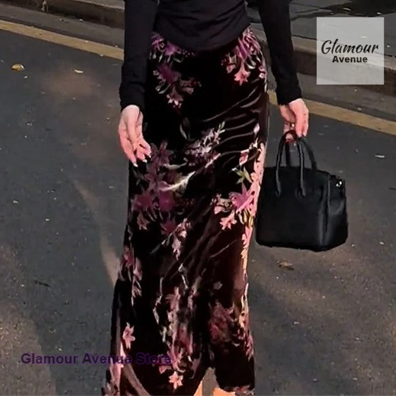 Chinese retro fashion western velvet print skirt women's autumn and winter new high waist slim drape elegant temperament dress.