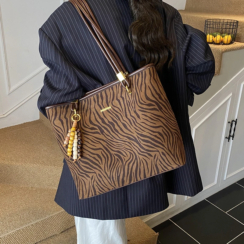

Faux Suede Zebra Pattern Large Capacity Shoulder Bags 2026 Hot Sale Retro Women's Bags Autumn Fashion Versatile Commute Tote Bag