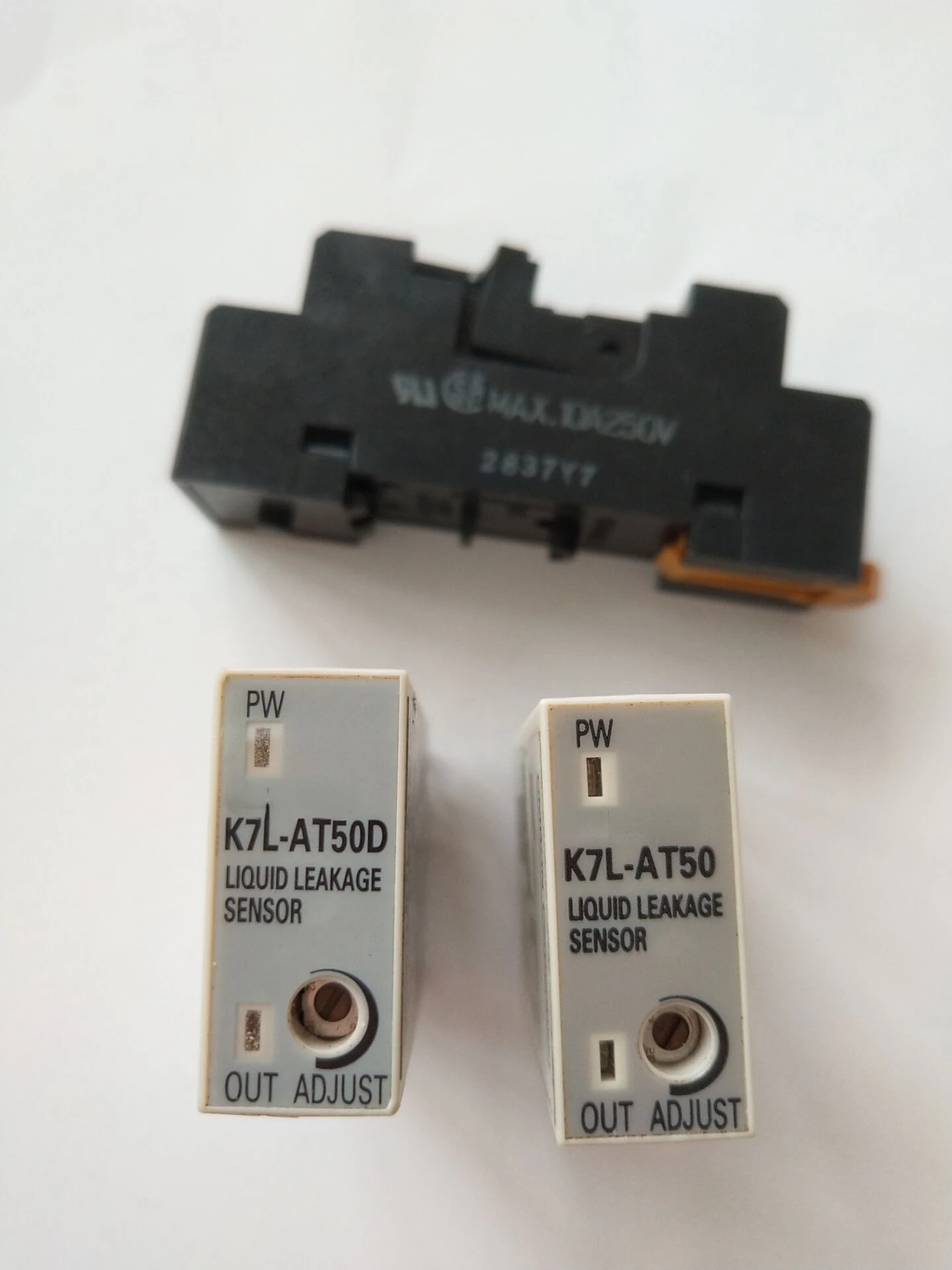 

Leakage detection controller K7L-AT50/AT50D/AT50D2 E3C-GE4