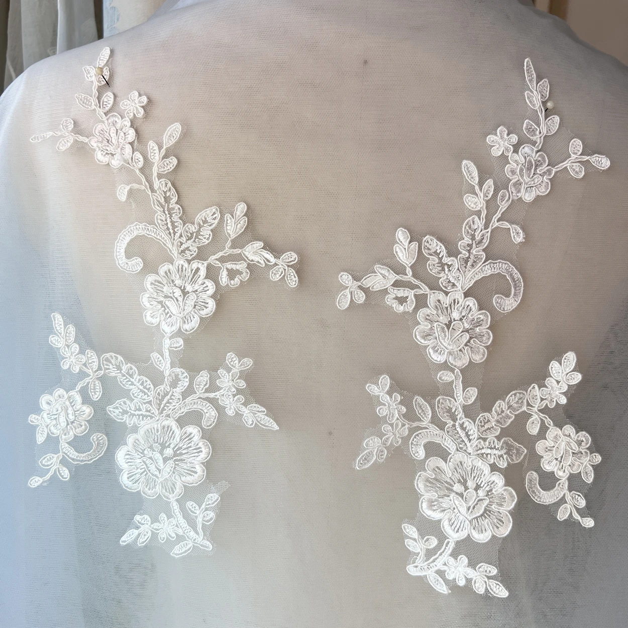 10 Stück/5 Paare. Stickerei-Bordürenspitze mit verspiegelten Blumen. Hochzeitskleid, Hochzeitsschuhe, Kopfschmuck, DIY-Nähzubehör. – Detail 5