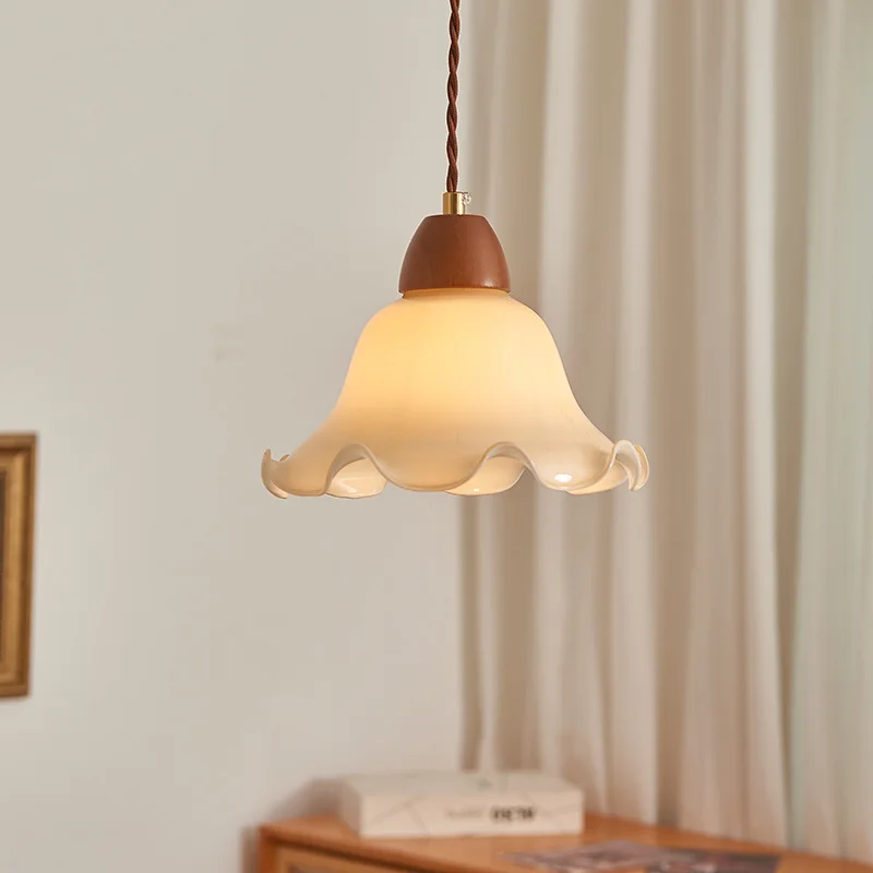 

Nordic retro restaurant cream style white pleated lace curled glass single head chandelier
