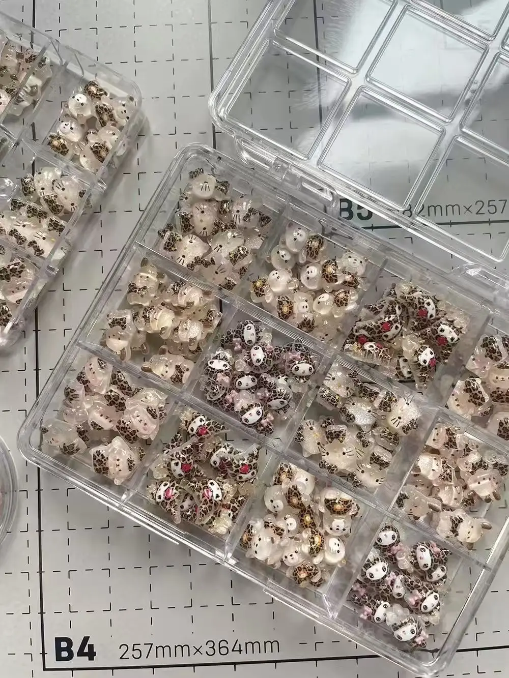 120PCS 12‑Grids Box Leopard Print Hello Kitty 3D Nail Charms Mixed Resin Ornaments Kawaii DIY Nail Manicure Art Decor