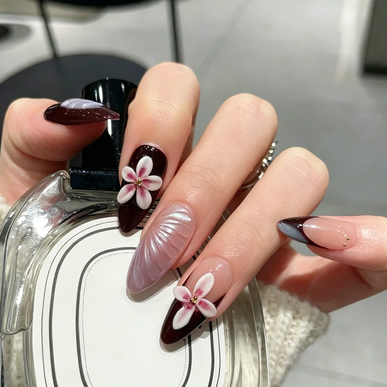 10pcs Middle Almond Handmade Press On Nails Kit, Apricot & Black Fake Nails, Noble Elegant Wearable Nail Art, Carved Flowers