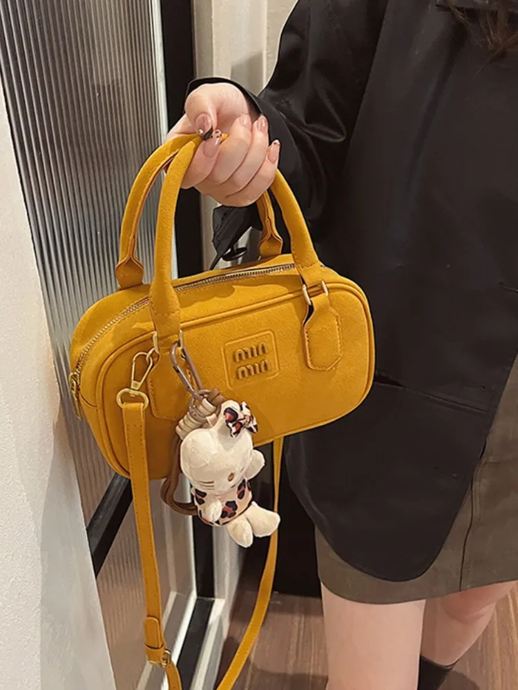 

High-end designer this year's popular retro frosted small bag female 2025 new all-match messenger bag portable bowling bag