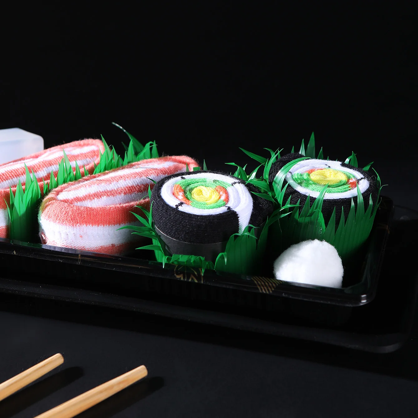 2 Paar mittelhohe Socken für Männer und Frauen, neuartige und lustige bunte Lachs-Sushi-Geschenkbox-Socken, europäische und amerikanische Mode, trendiger Stil, bequem und atmungsaktiv, Party-Casual-Neuheitsgeschenke, Valentinstag, Weihnachten, Weihnachtsmann, Herbst- und Winterstile, ganzjährige Socken, süße und lustige Socken