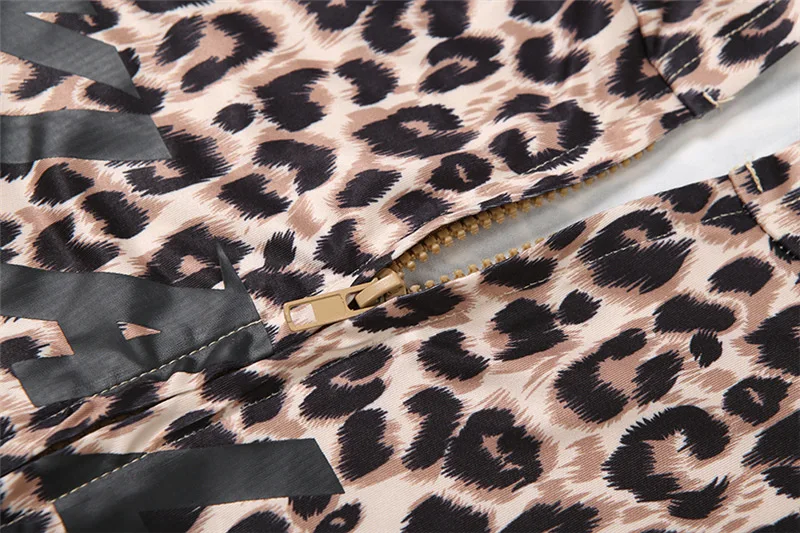 Damskie dresy z nadrukiem literek i panterki, modny, casualowy zestaw dwuczęściowy: bluza z kapturem zapinana na zamek z długim rękawem + spodnie typu flare.