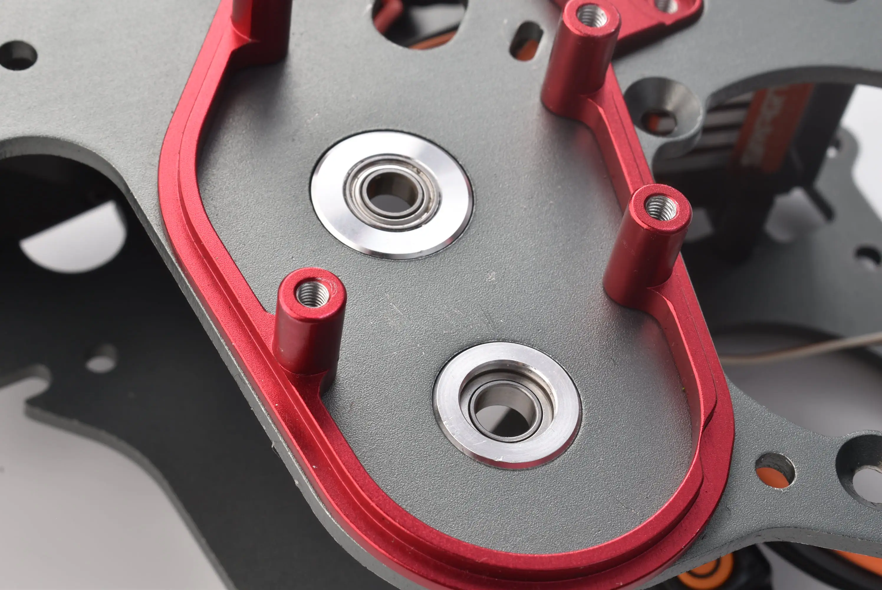 Alu 7075 Transmission Housing Inserts for LOSI - close-up view