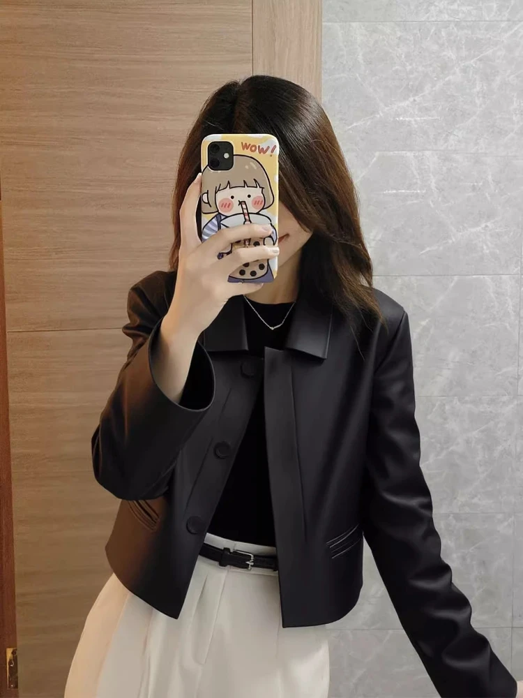 

Женская черная куртка из искусственной кожи 2026: Новая модная модель в стиле OL, простая универсальная короткая куртка для весны и осени, высококачественный топ в мотоциклетном стиле