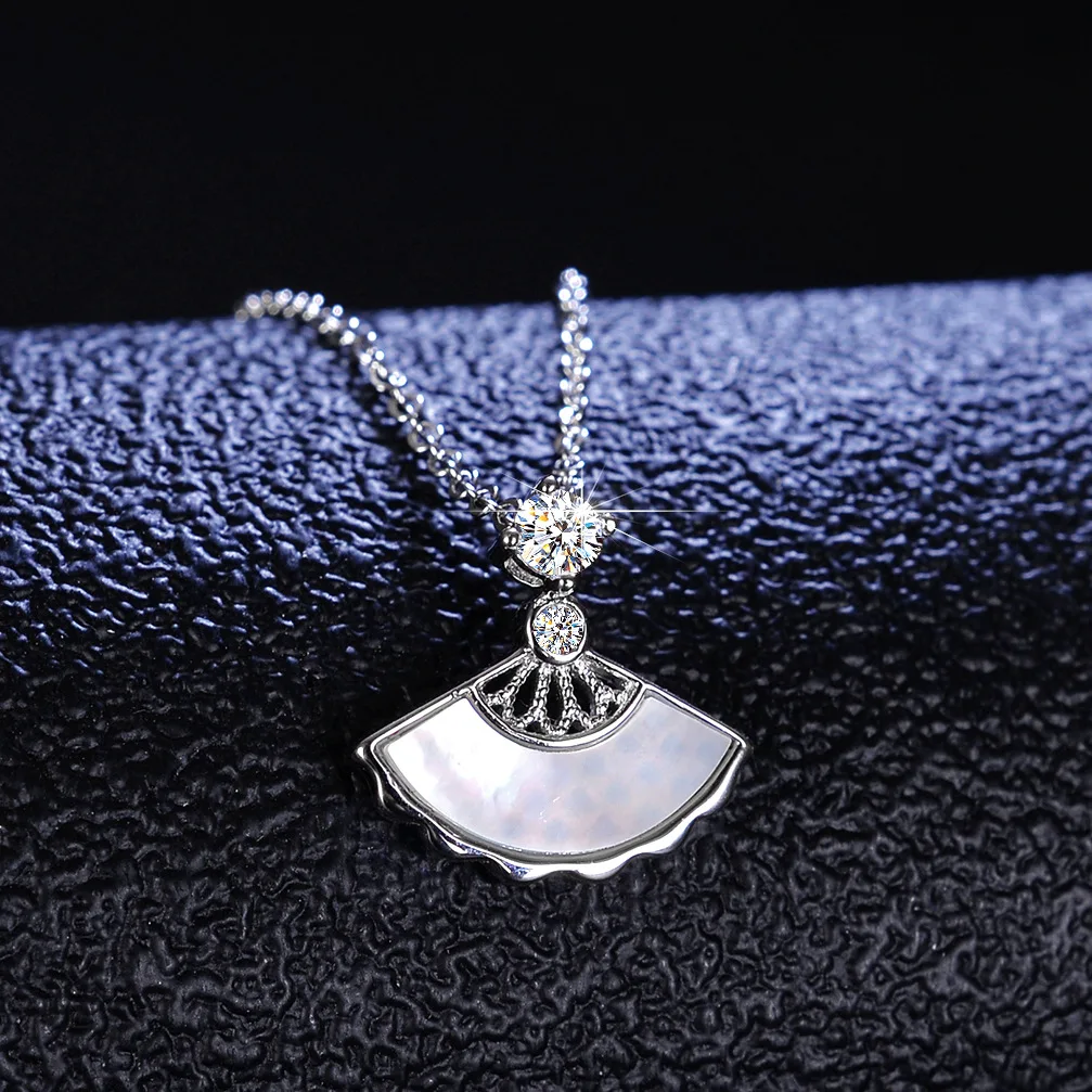 

Boutique PT950 platinum necklace moissanite pendant ladies sweater chain skirt fan pendant clavicle chain for girlfriend gift